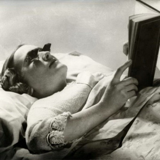 Очки для чтения лежа (Англия, 1936).
 Увеличить